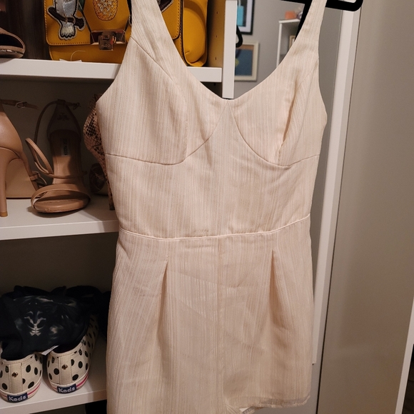 BNWT BCBGeneration off white Romper size 8 - Picture 3 of 7